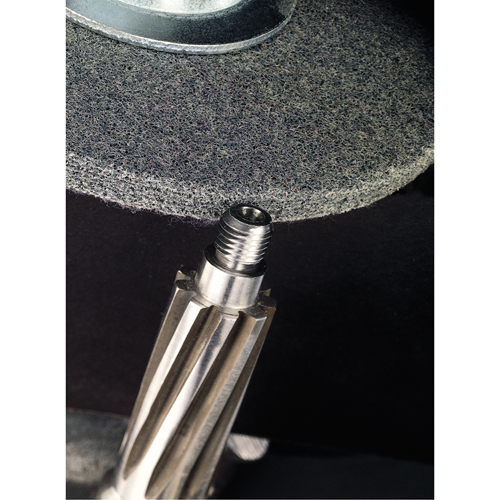 Meules homog&egrave;nes d'&eacute;barbage EXL Scotch-Brite, 1" x 1", Arbre de 3/16", Grain de 2A, Oxyde d'aluminium Consource