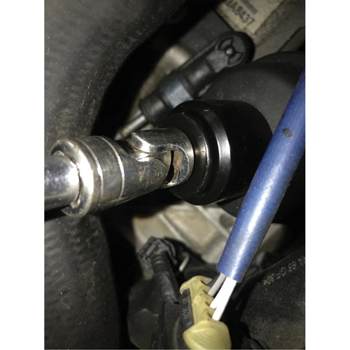 Douille pour filtre &agrave; carburant Cummins 6,7 L - 28 mm Consource