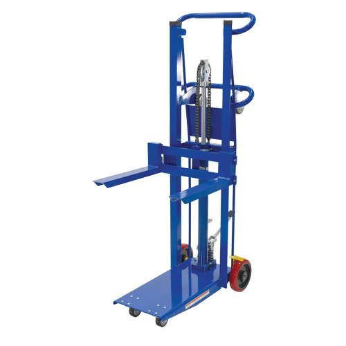 Empileur &agrave; plateforme, M&eacute;canisme Pompe au pied, Capacit&eacute; de 750 lb, Levage max de 52" Consource