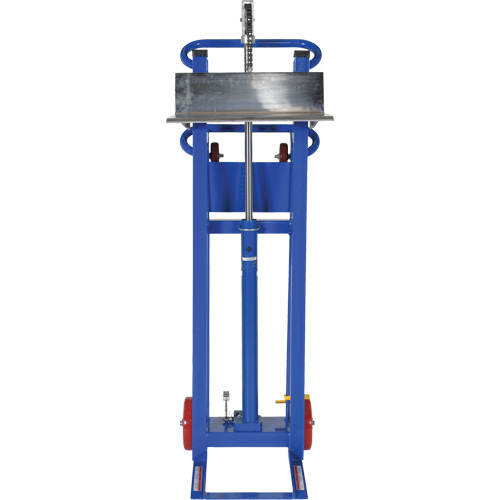 Gerbeur &agrave; plateforme hydraulique, M&eacute;canisme Pompe au pied, Capacit&eacute; de 750 lb, Levage max de 52" Consource