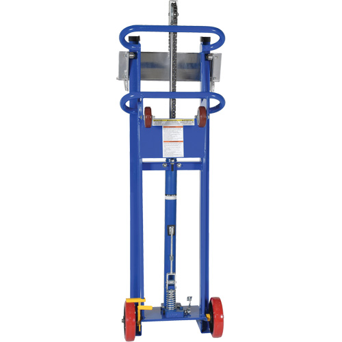 Gerbeur &agrave; plateforme hydraulique, M&eacute;canisme Pompe au pied, Capacit&eacute; de 750 lb, Levage max de 52" Consource