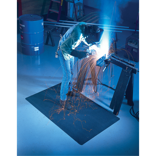 Tapis WeldSafe No 447, Caoutchouc, 75' lo, 2' la x 9/16" &eacute;pais, Noir Consource