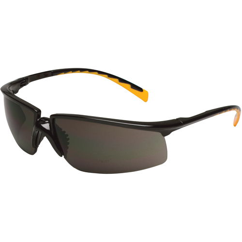 Lunettes de s&eacute;curit&eacute; Privo, Lentille Grise/fum&eacute;e, Antibu&eacute;e, R&eacute;pond ou surpasse la norme CSA Z94.3 Consource