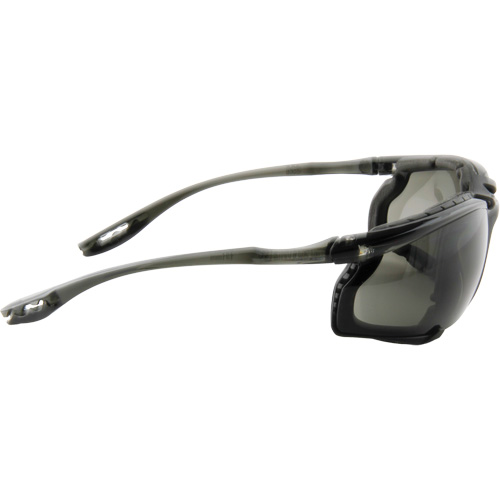 Lunettes de s&eacute;curit&eacute; avec joint en mousse Virtua, Lentille Grise/fum&eacute;e, Antibu&eacute;e, ANSI Z87+/R&eacute;pond ou surpasse la norme CSA Z94.3 Consource