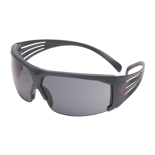 Lunettes de s&eacute;curit&eacute; s&eacute;rie 600 SecureFit, Lentille Gris, Antibu&eacute;e, ANSI Z87+/R&eacute;pond ou surpasse la norme CSA Z94.3 Consource