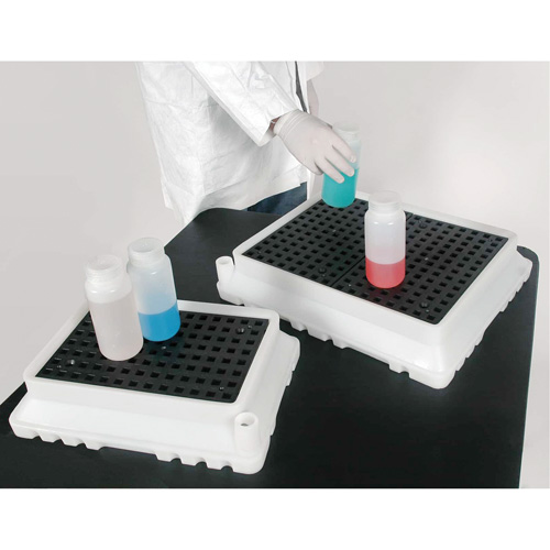 P4 Ultra-Spill Tray&reg;, 17" L x 21" W x 4" H, 2.9 US gal. Spill Capacity Consource