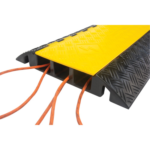 Protecteur de c&acirc;bles en polyur&eacute;thane, 5 canaux, 35,43" lo x 19,69" la x 2" h Consource