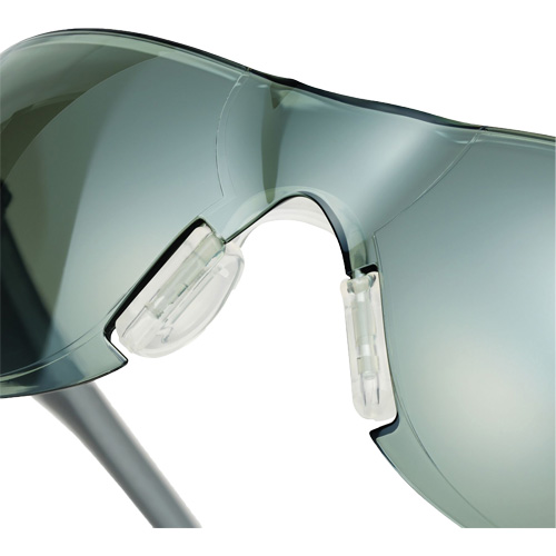 Lunettes de s&eacute;curit&eacute; Adapt Lite, Lentille Int&eacute;rieur/ext&eacute;rieur, Antibu&eacute;e/Anti-&eacute;gratignures, ANSI Z87+/R&eacute;pond ou surpasse la norme CSA Z94.3 Consource