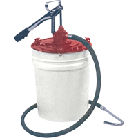 Pompes pour lubrification manuelle - Distributeurs doubles &agrave; levier, Zinc, 2,6 oz/course, Pour barils de 5 gal. Consource