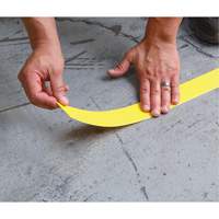 Marqueur robuste pour le sol Tough-Mark, Rectangle, 48" lo x 4" la, Jaune, Poly&eacute;thyl&egrave;ne Consource