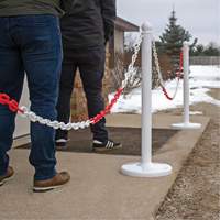 Bicolour Plastic Barrier Chain, Green/White, 2" Link, 500' Length Consource